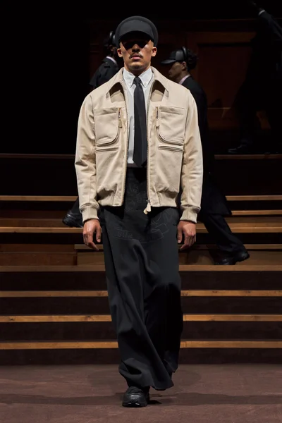 Look 3